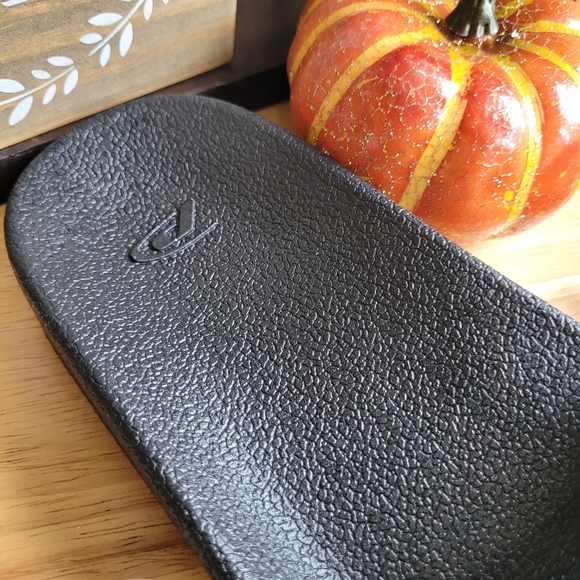 Unisex Black and White Slides - Picture 4 of 6